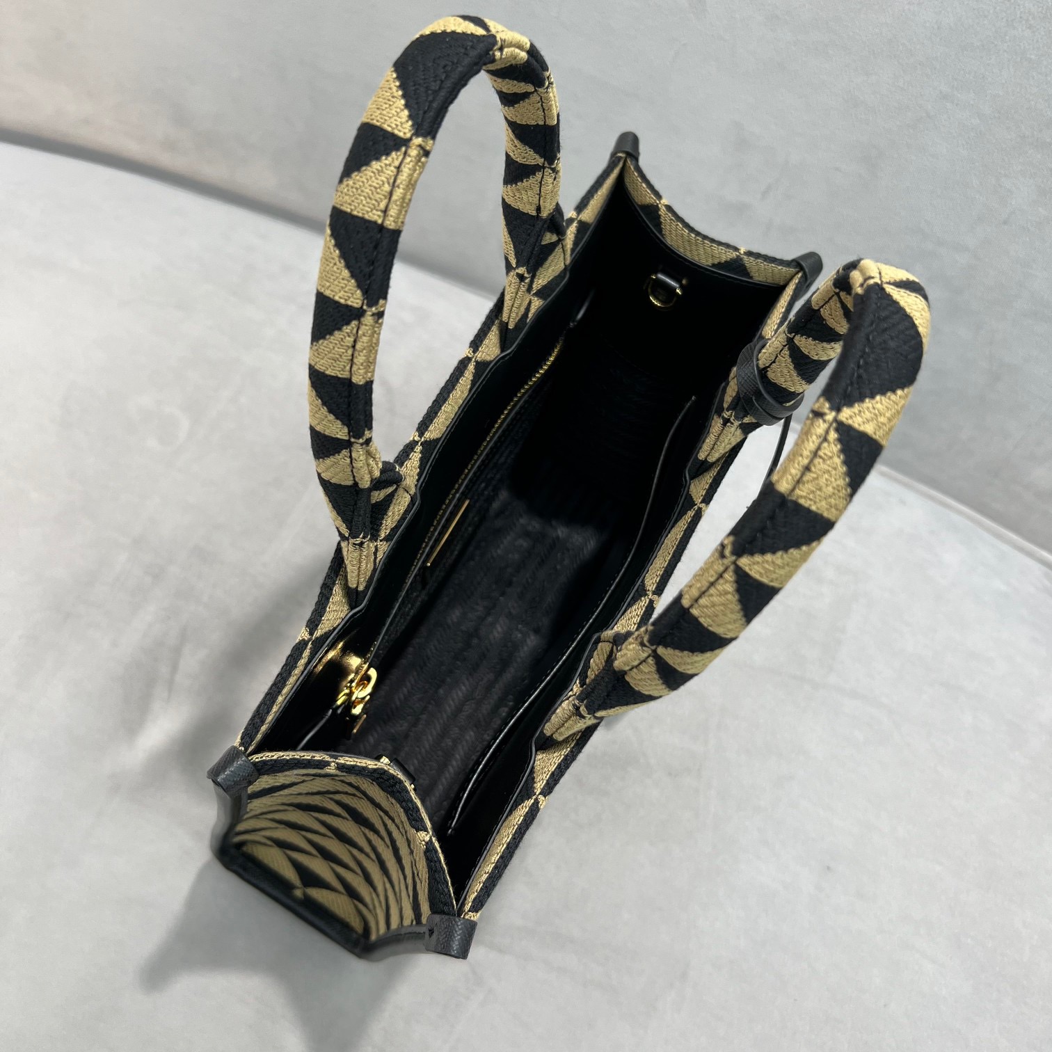 modal image 17