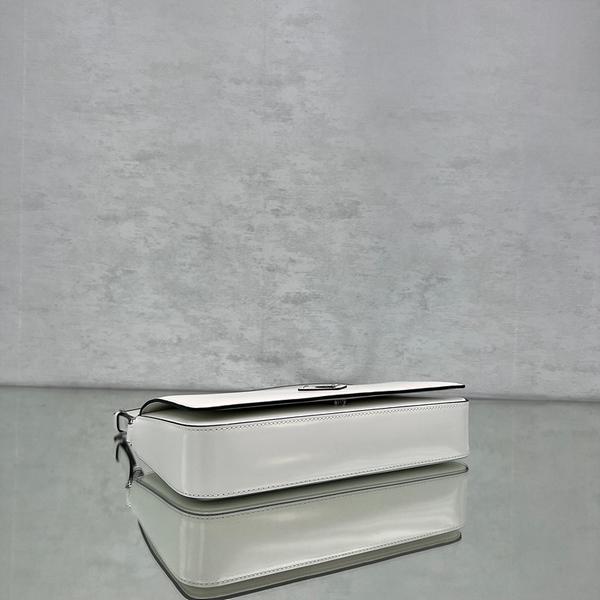modal image 5