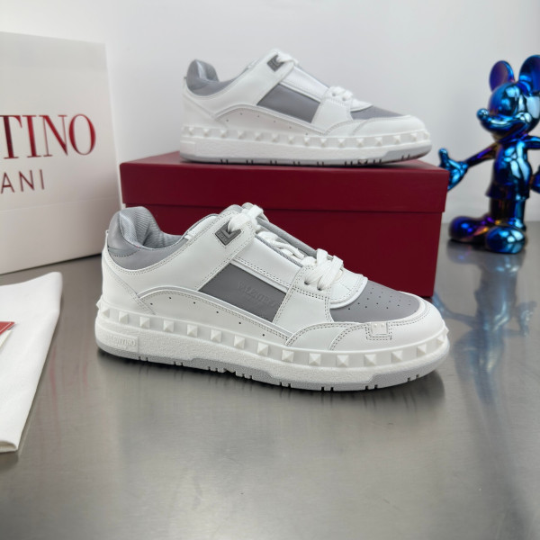 [ Valentino ] 발렌티노 프리도트 로우탑 스니커즈