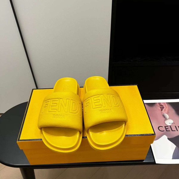 [Fendi] 펜디 로마 슬라이드 가죽 퍼스벳