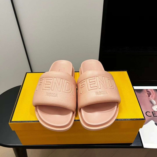 [Fendi] 펜디 로마 슬라이드 가죽 퍼스벳