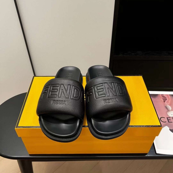 [Fendi] 펜디 로마 슬라이드 가죽 퍼스벳