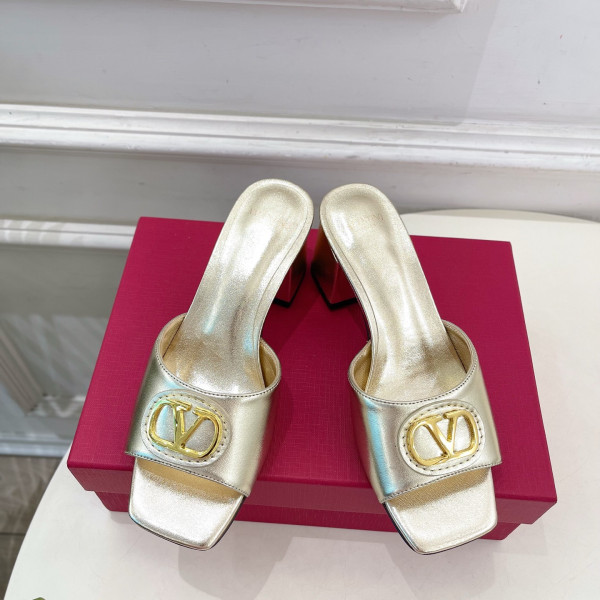 [ Valentino ] 발렌티노 가라바니 브이로고 슬라이드 샌들