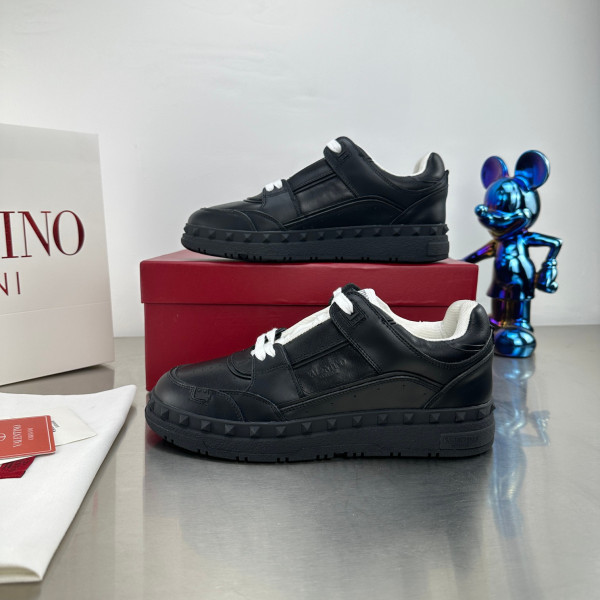 [ Valentino ] 발렌티노 프리도트 로우탑 스니커즈