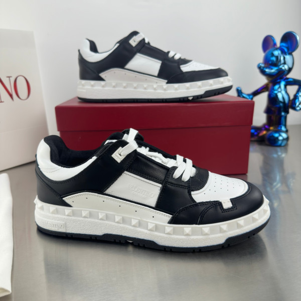 [ Valentino ] 발렌티노 프리도트 로우탑 스니커즈
