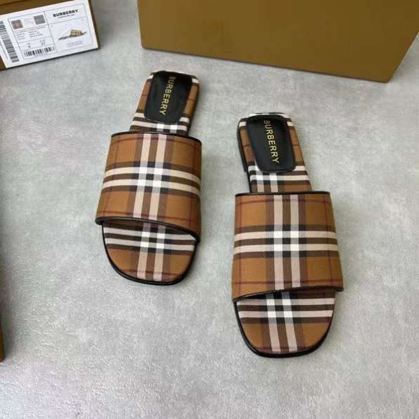 [Burberry] 버버리 슬라이드 샌들