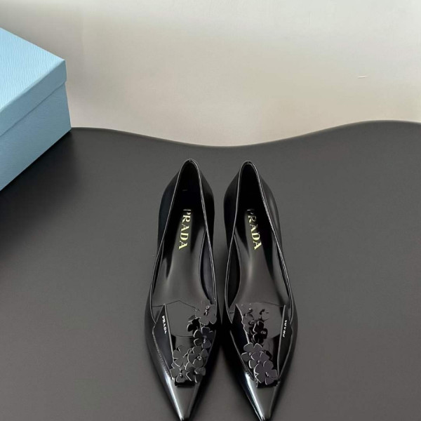 [Prada] 프라다 페이던트 가죽 펌프스