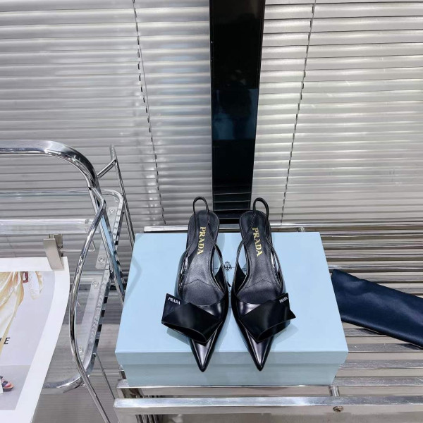 [Prada] 프라다 페이던트 가죽 슬링백 펌프