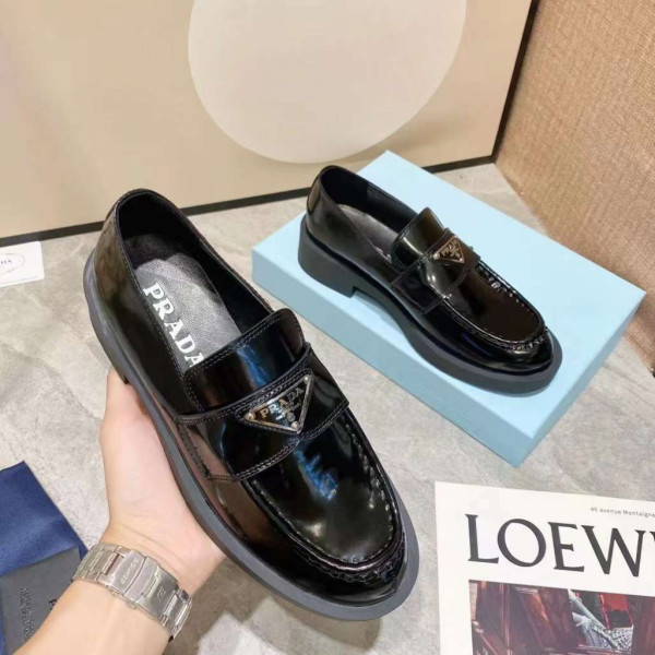 [Prada] 프라다 페이던트 가죽 로퍼