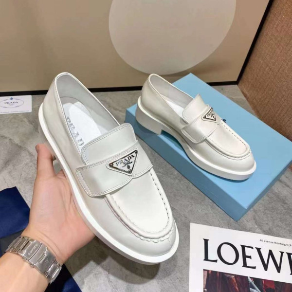 [Prada] 프라다 페이던트 가죽 로퍼