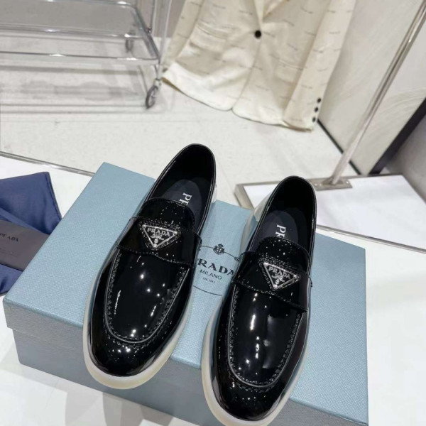 [Prada] 프라다 가죽 로퍼