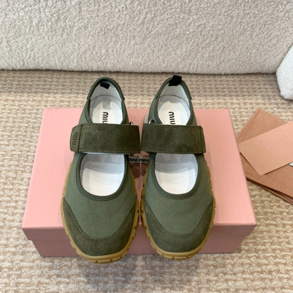 [ 미우미우 ]  신상 스니커즈