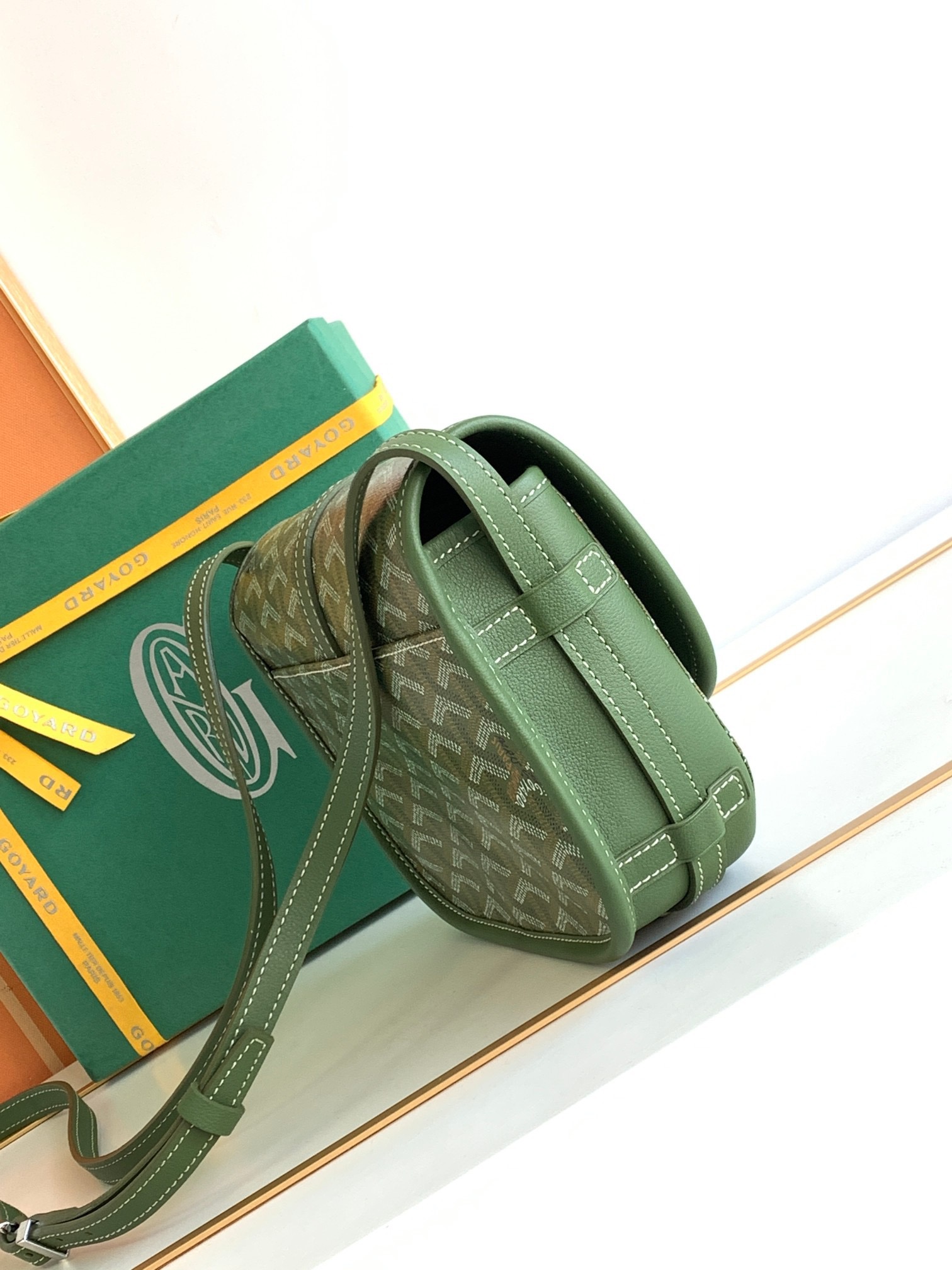 modal image 3