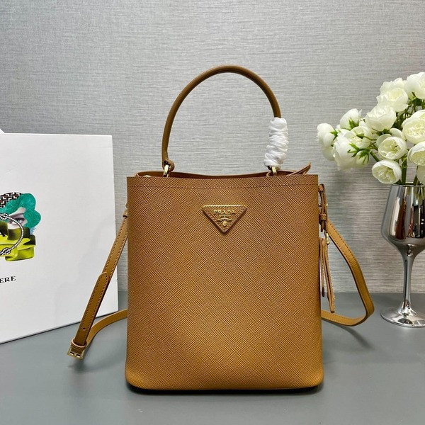 [ Prada ] 프라다 파니에 사피아노 가죽 백