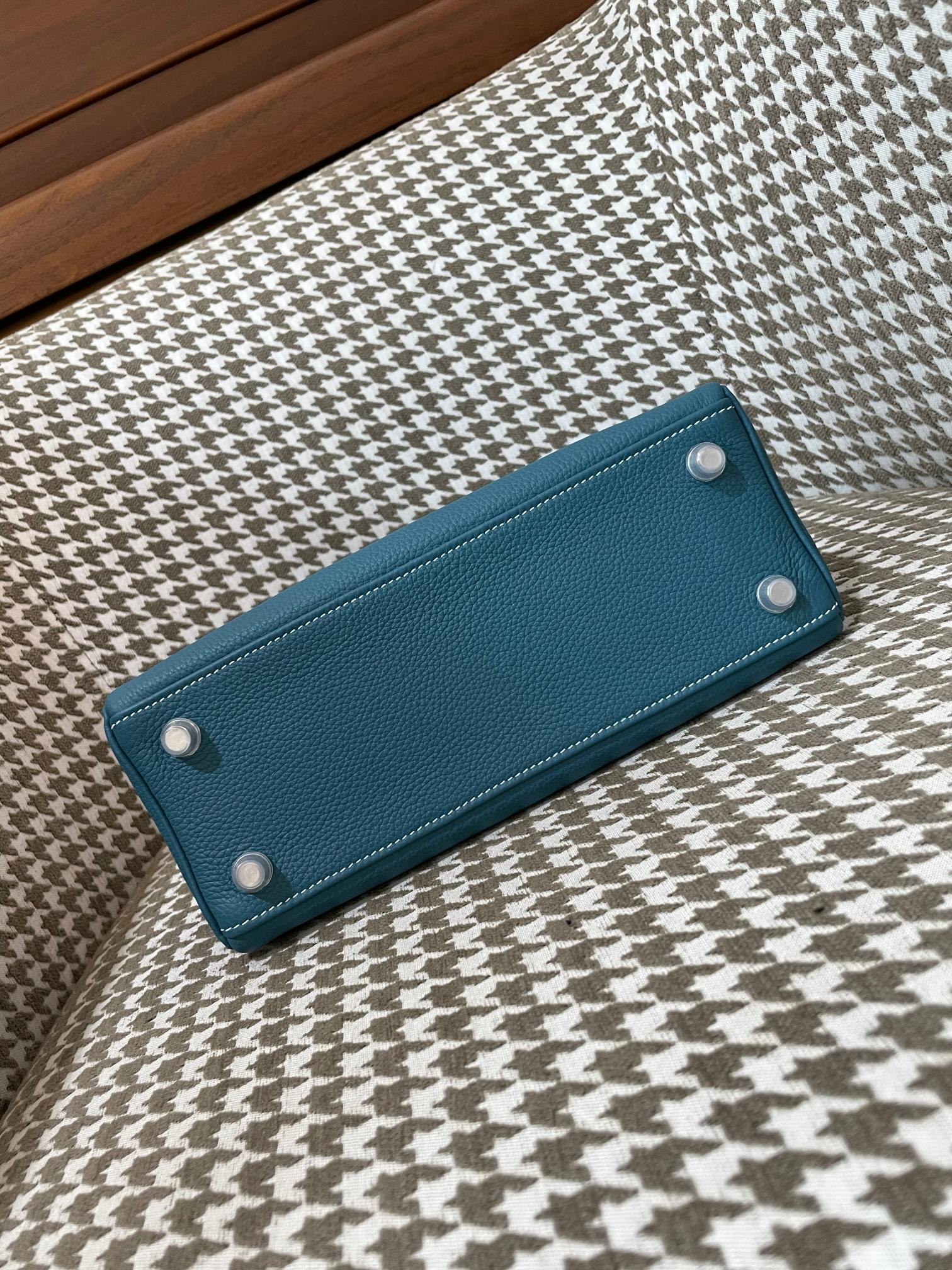 modal image 12