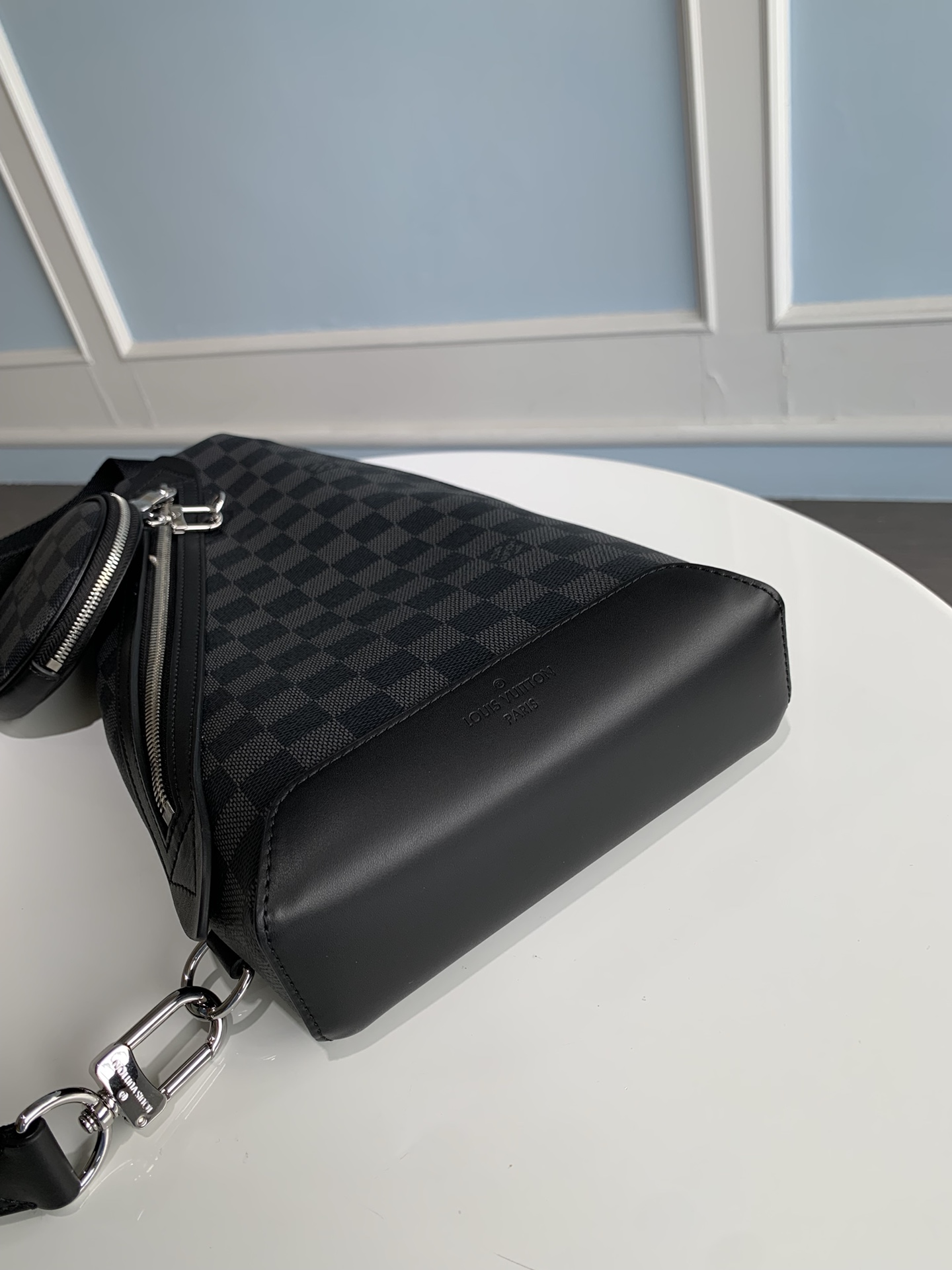 modal image 5