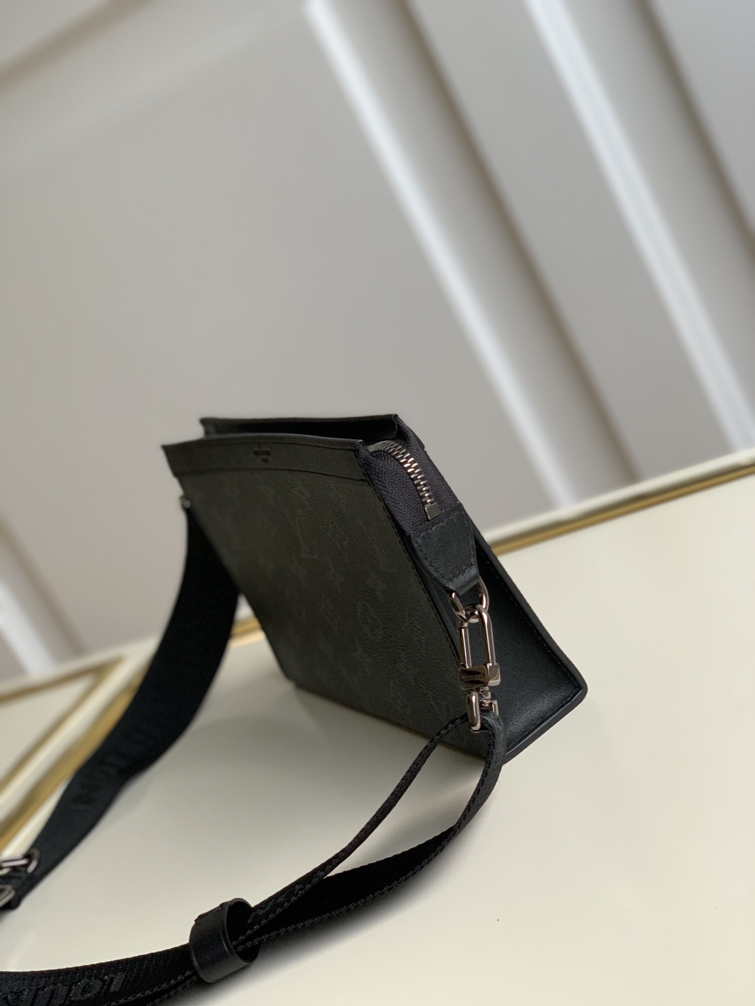 modal image 5