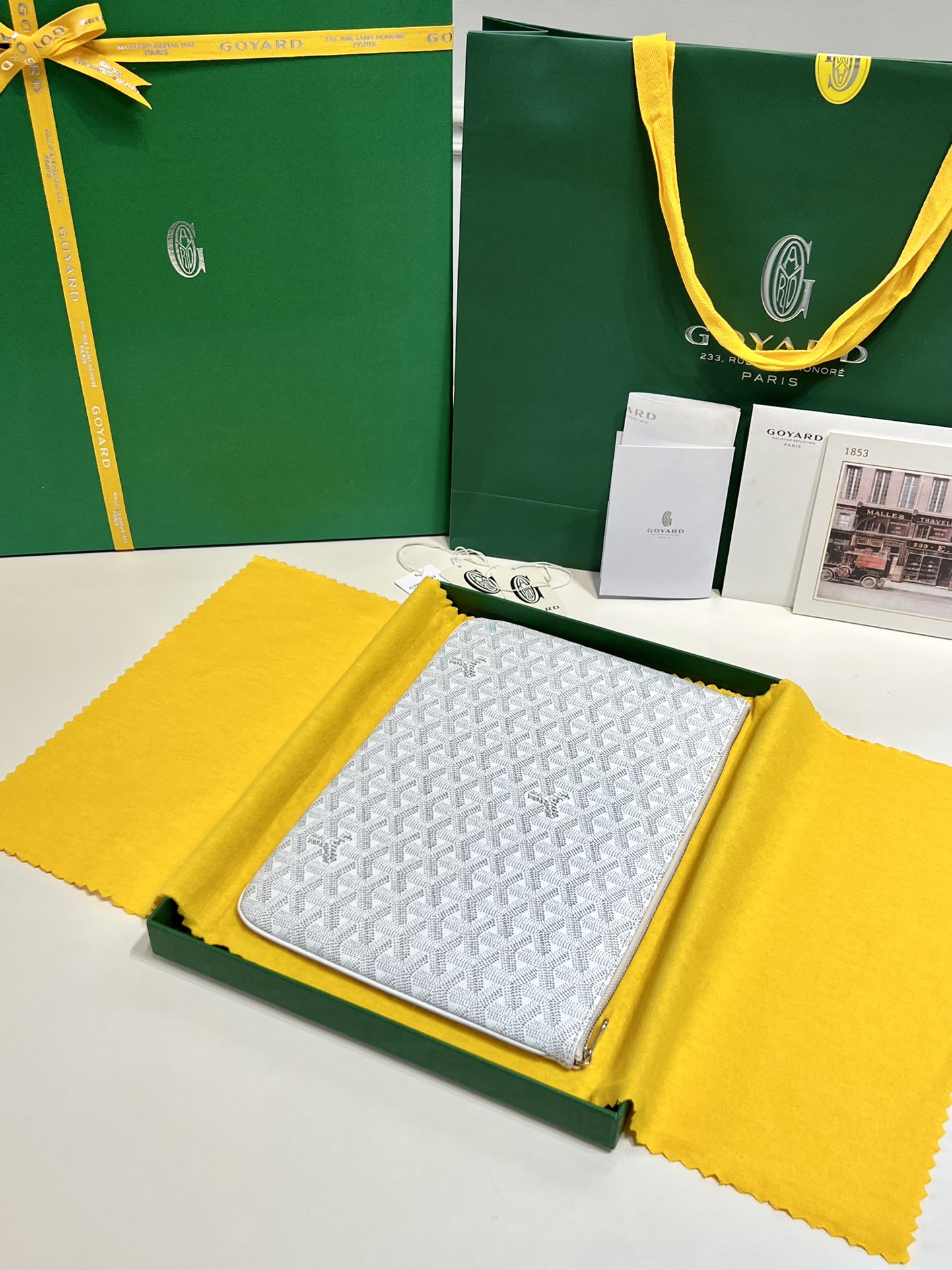 modal image 3