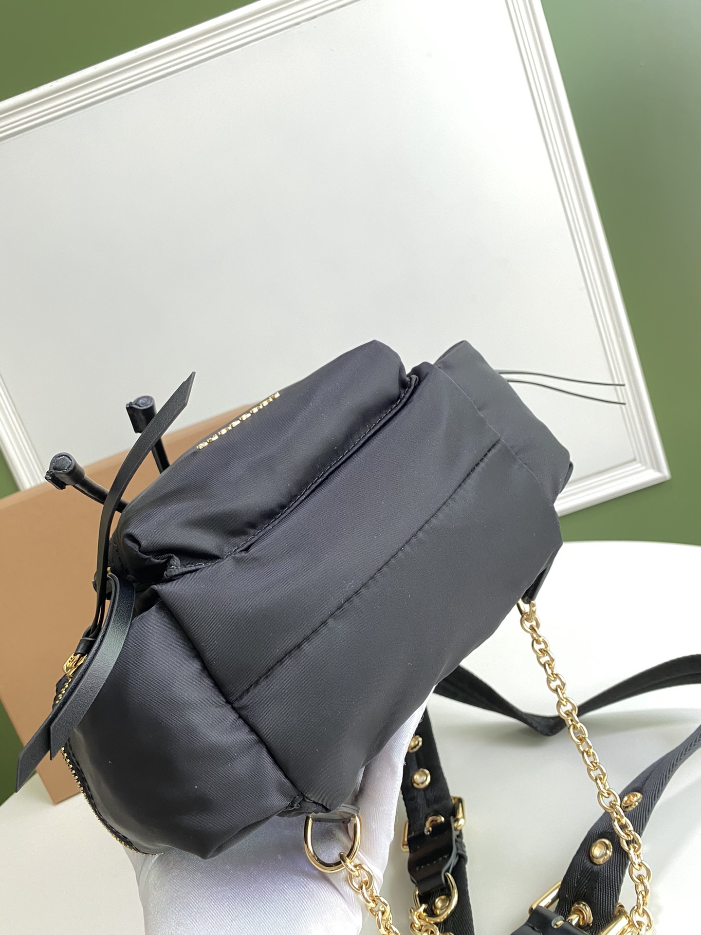 modal image 5