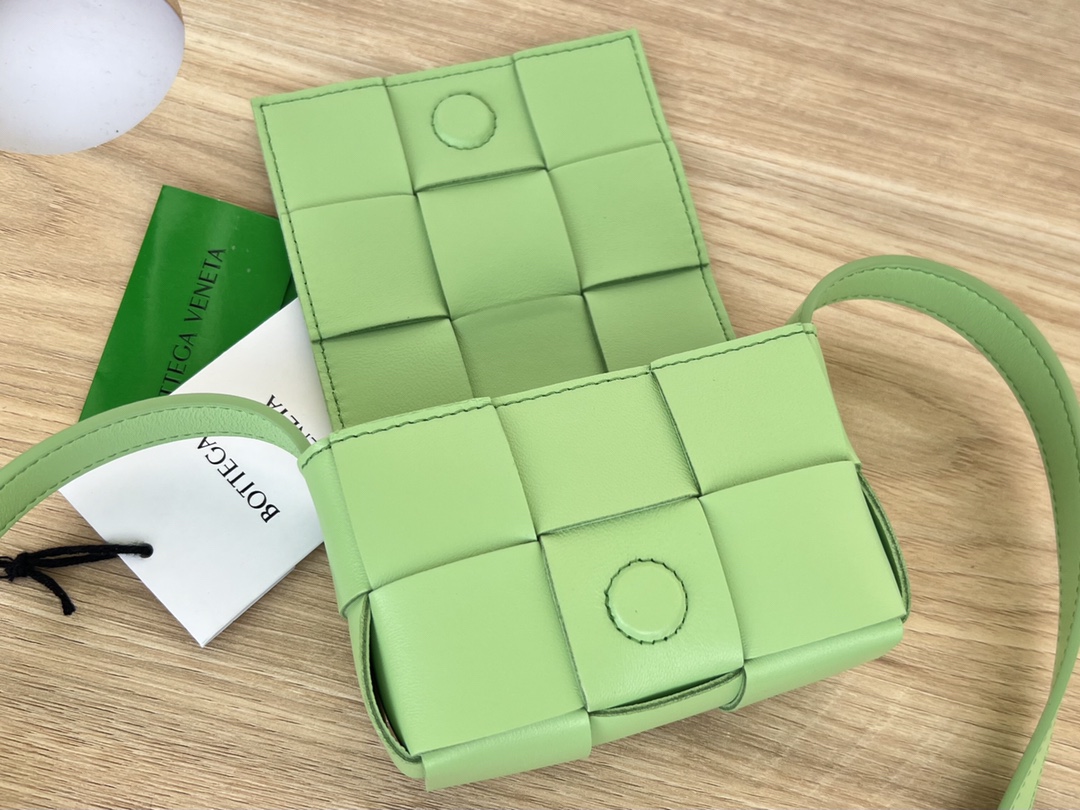 modal image 3