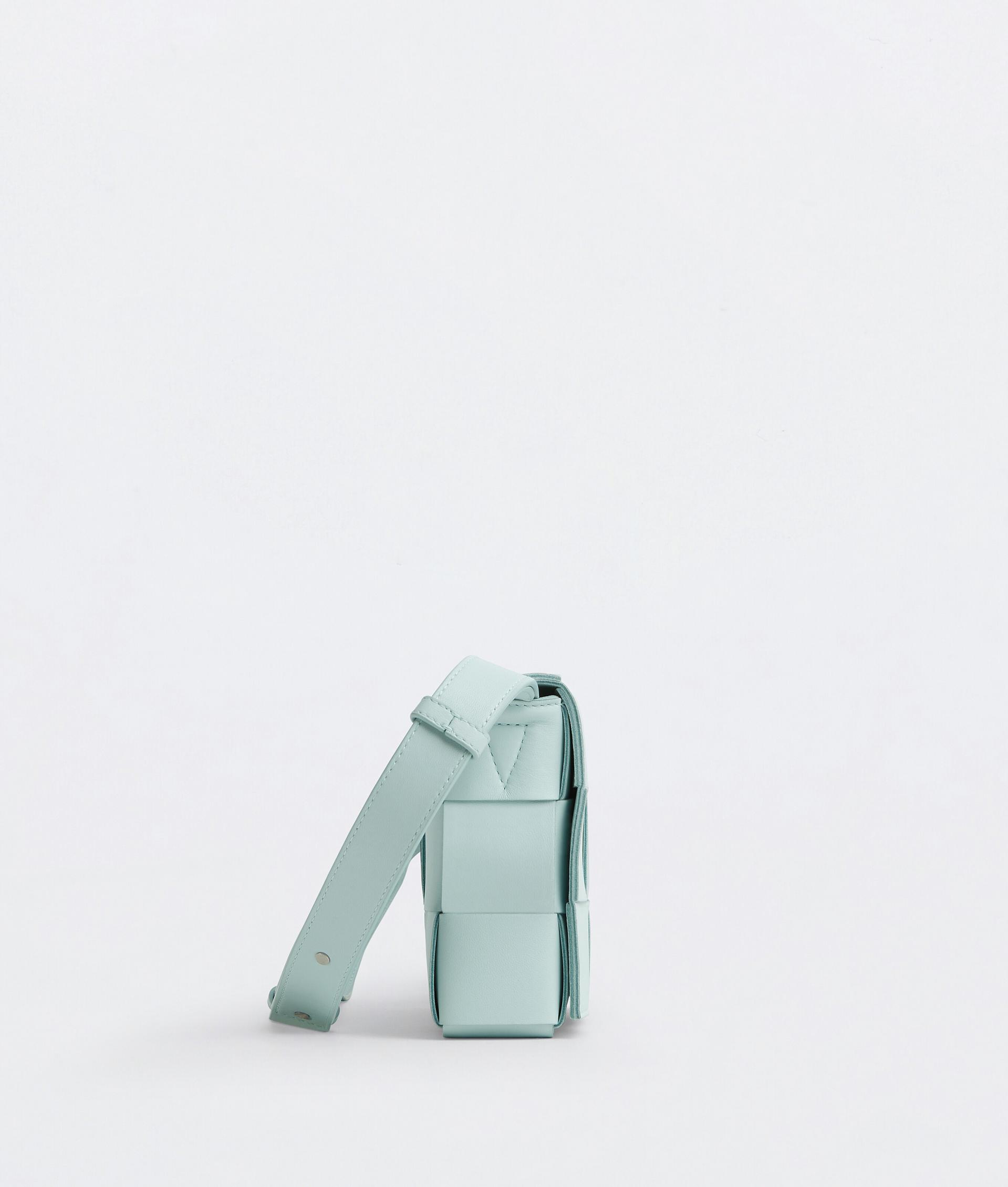 modal image 3