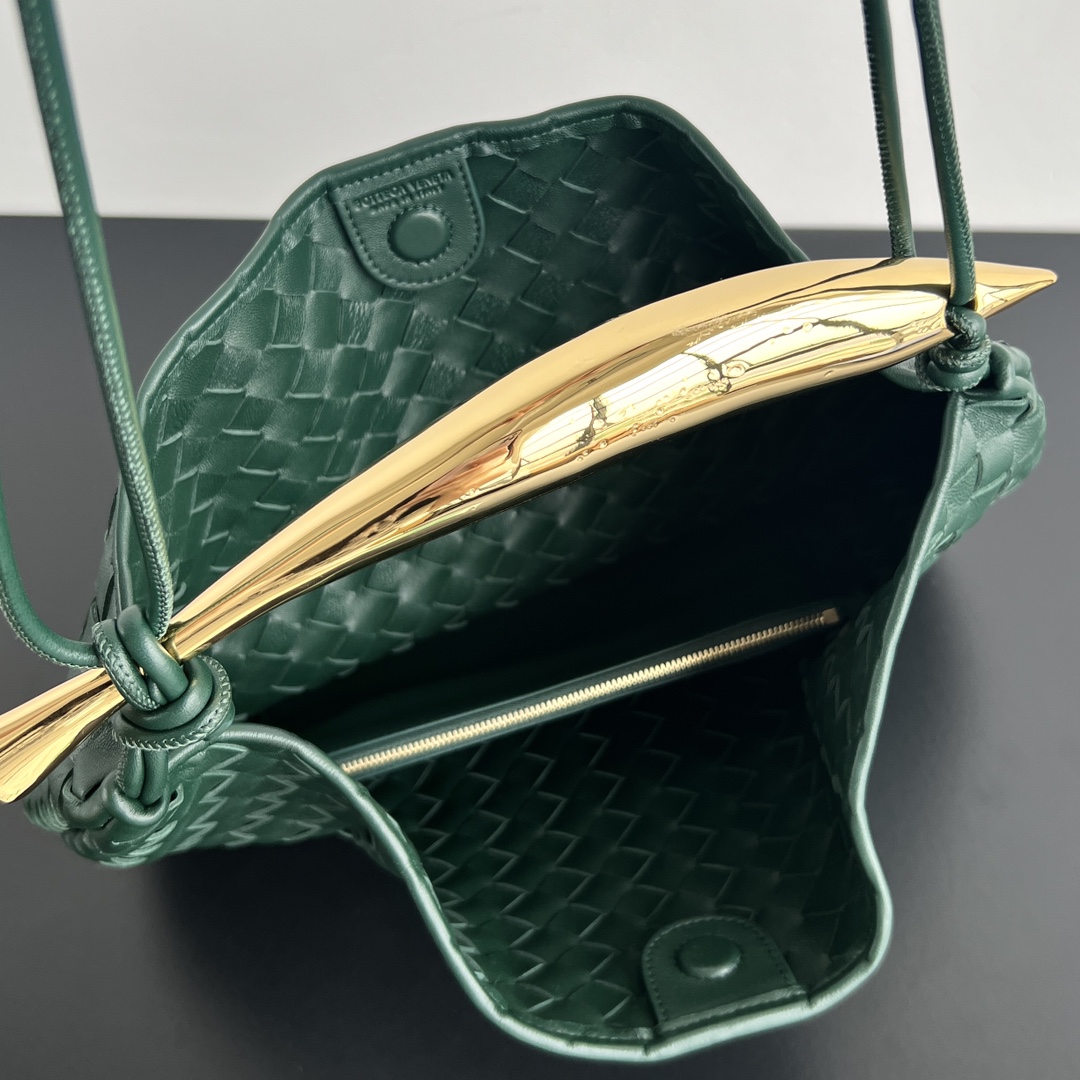 modal image 12