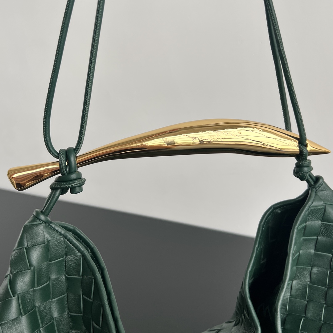 modal image 11