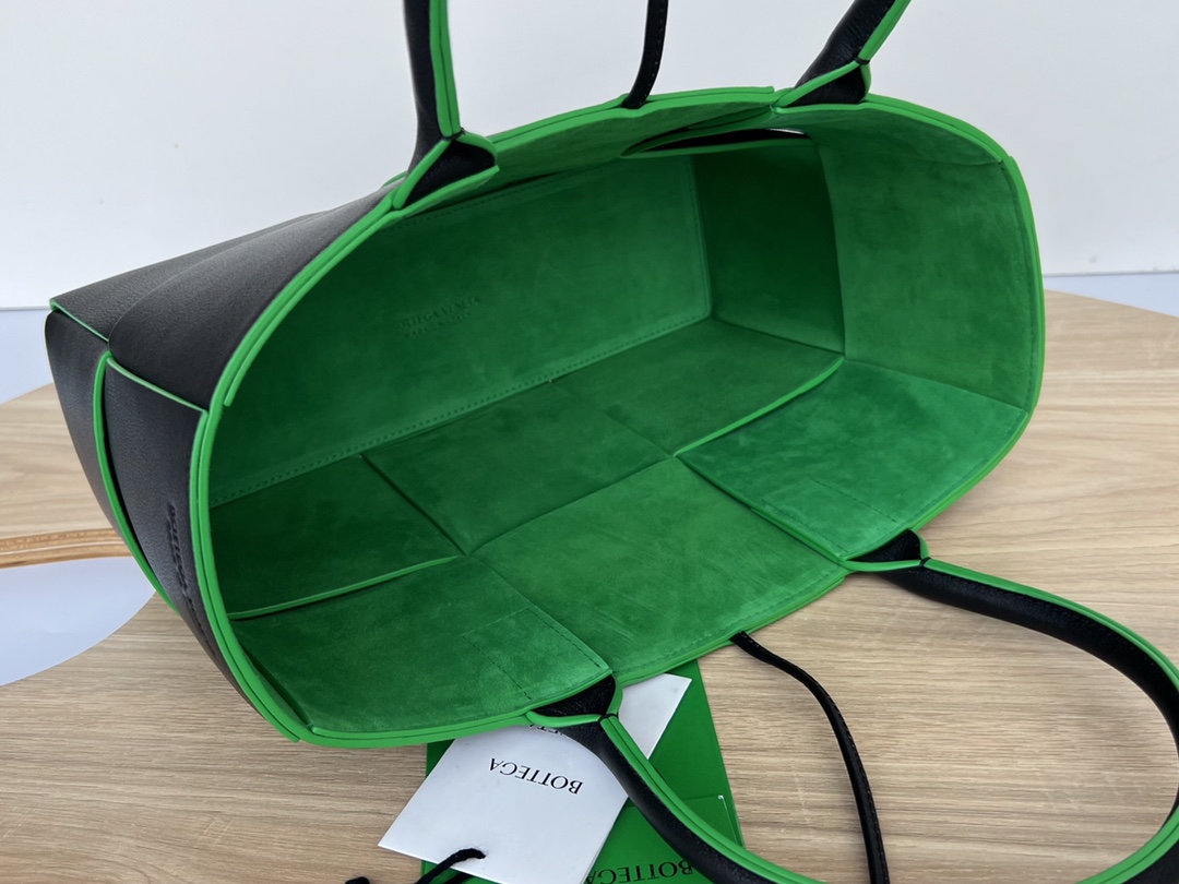 modal image 3