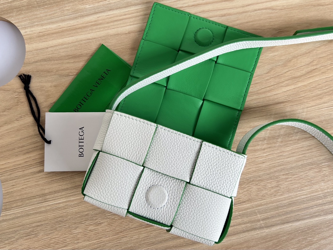modal image 3