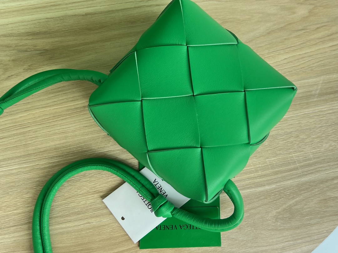 modal image 3