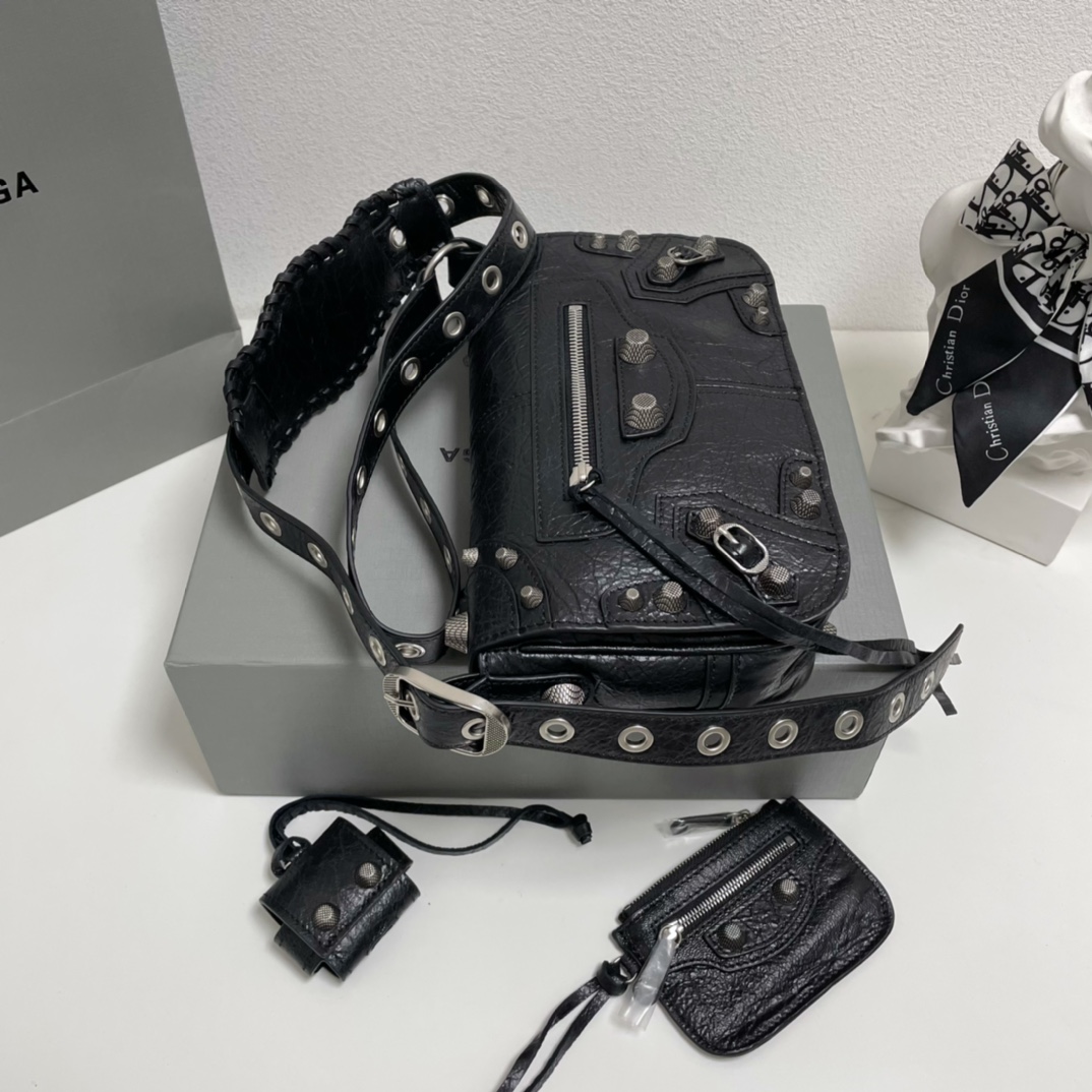 modal image 4
