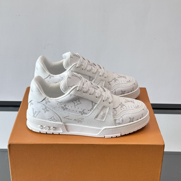 LV 트레이너 스니커즈