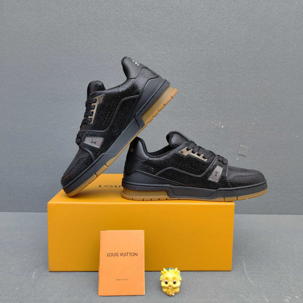 LV 트레이너 스니커즈