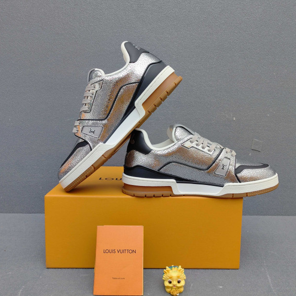 LV 트레이너 스니커즈