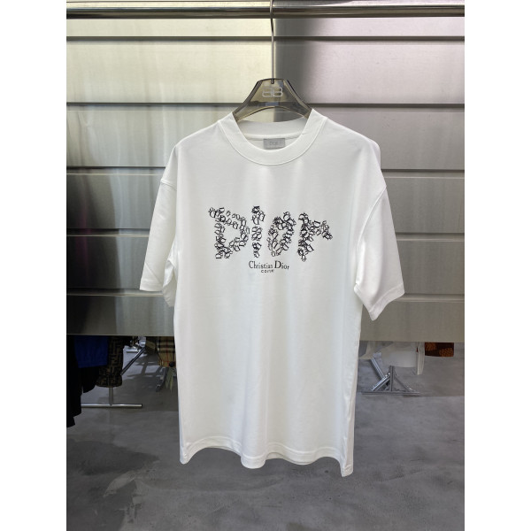 라운드넥 티셔츠