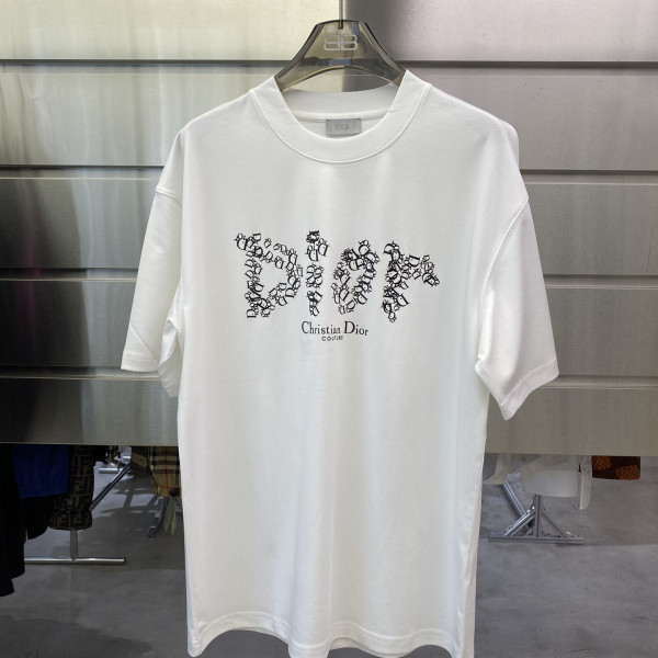 라운드넥 티셔츠