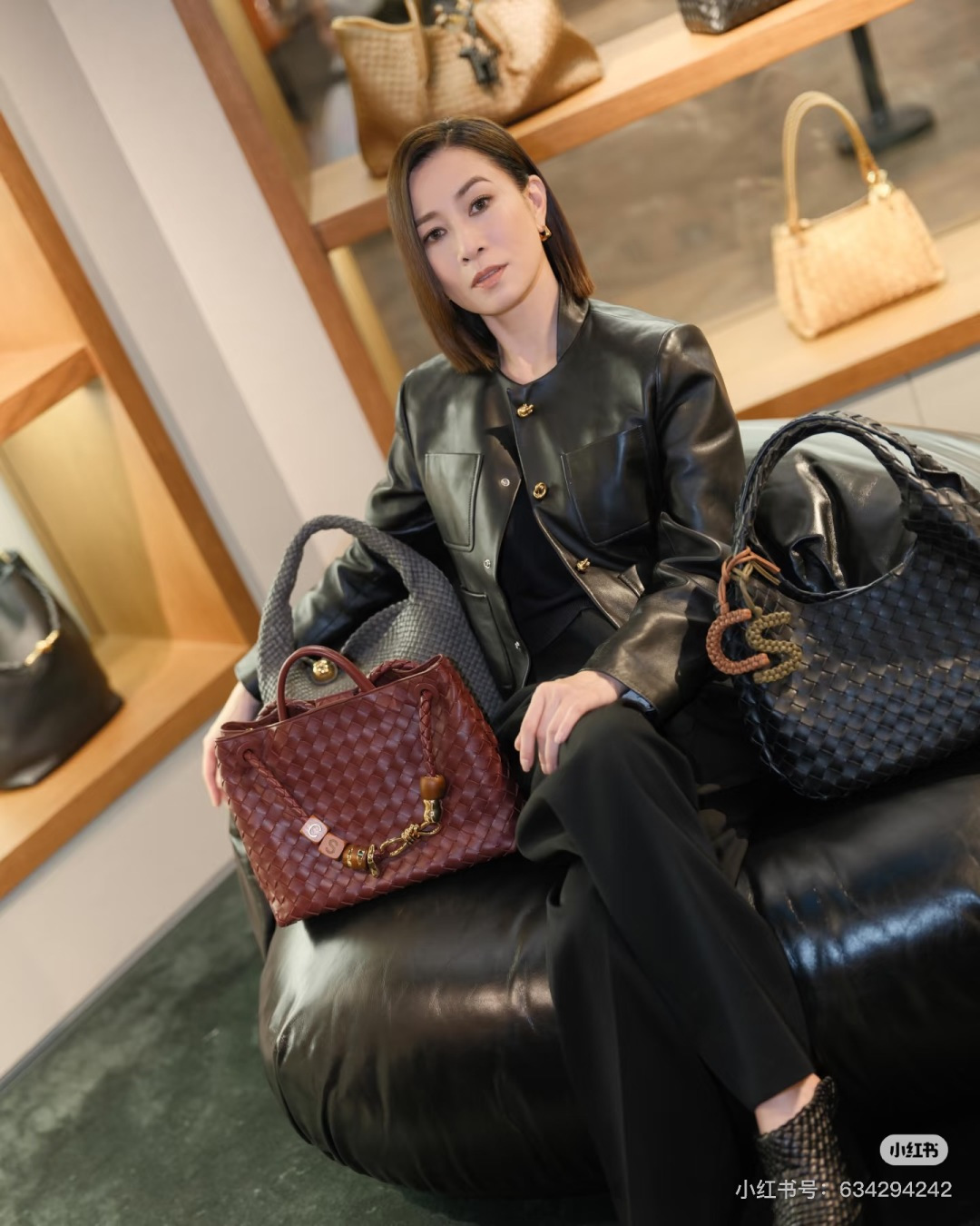 보테가베네타 블랙 노카라 크롭 레더 자켓