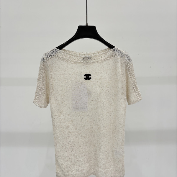 라운드넥 레터링 로고 배색 자카드 펀칭 니트