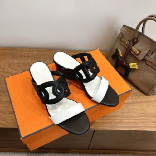 에르메스(Hermès) 리파리 샌들입니다