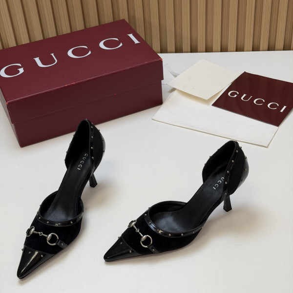 2026 프리폴 컬렉션 스틸레토 힐 스터드 홀스빗 펌프스